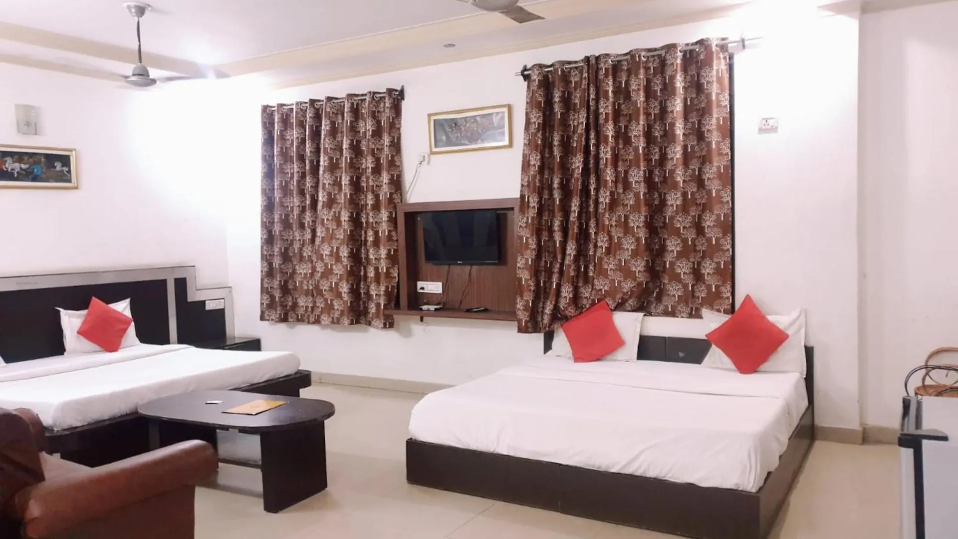 Agra Hotel# Prashant Palace - Near Taj Mahal -Free Wi-Fi And Parking Facilities - A Top Premium Hotel In Agra
