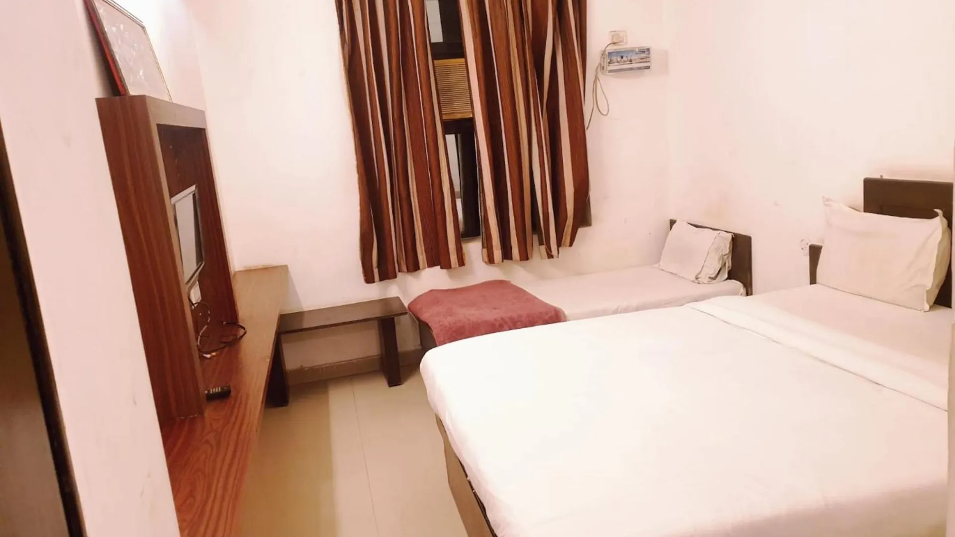 Agra Hotel# Prashant Palace - Near Taj Mahal -Free Wi-Fi And Parking Facilities - A Top Premium Hotel In Agra