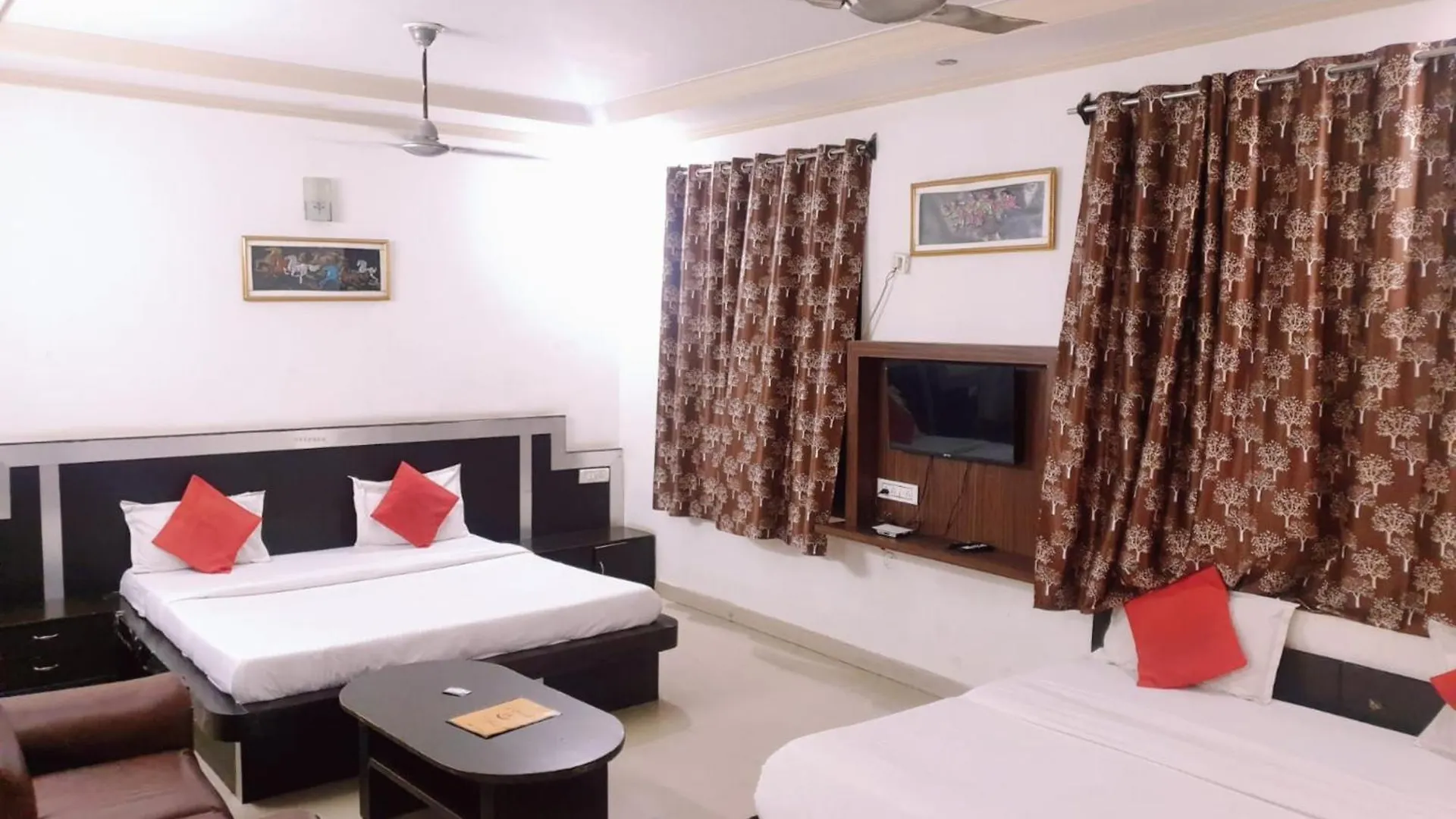 Agra Hotel# Prashant Palace - Near Taj Mahal -Free Wi-Fi And Parking Facilities - A Top Premium Hotel In Agra  Agra (Uttar Pradesh)