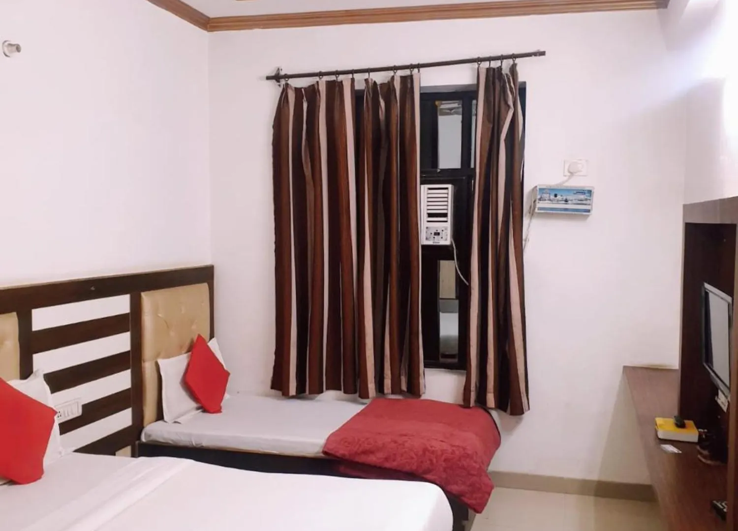 Agra Hotel# Prashant Palace - Near Taj Mahal -Free Wi-Fi And Parking Facilities - A Top Premium Hotel In Agra Indien