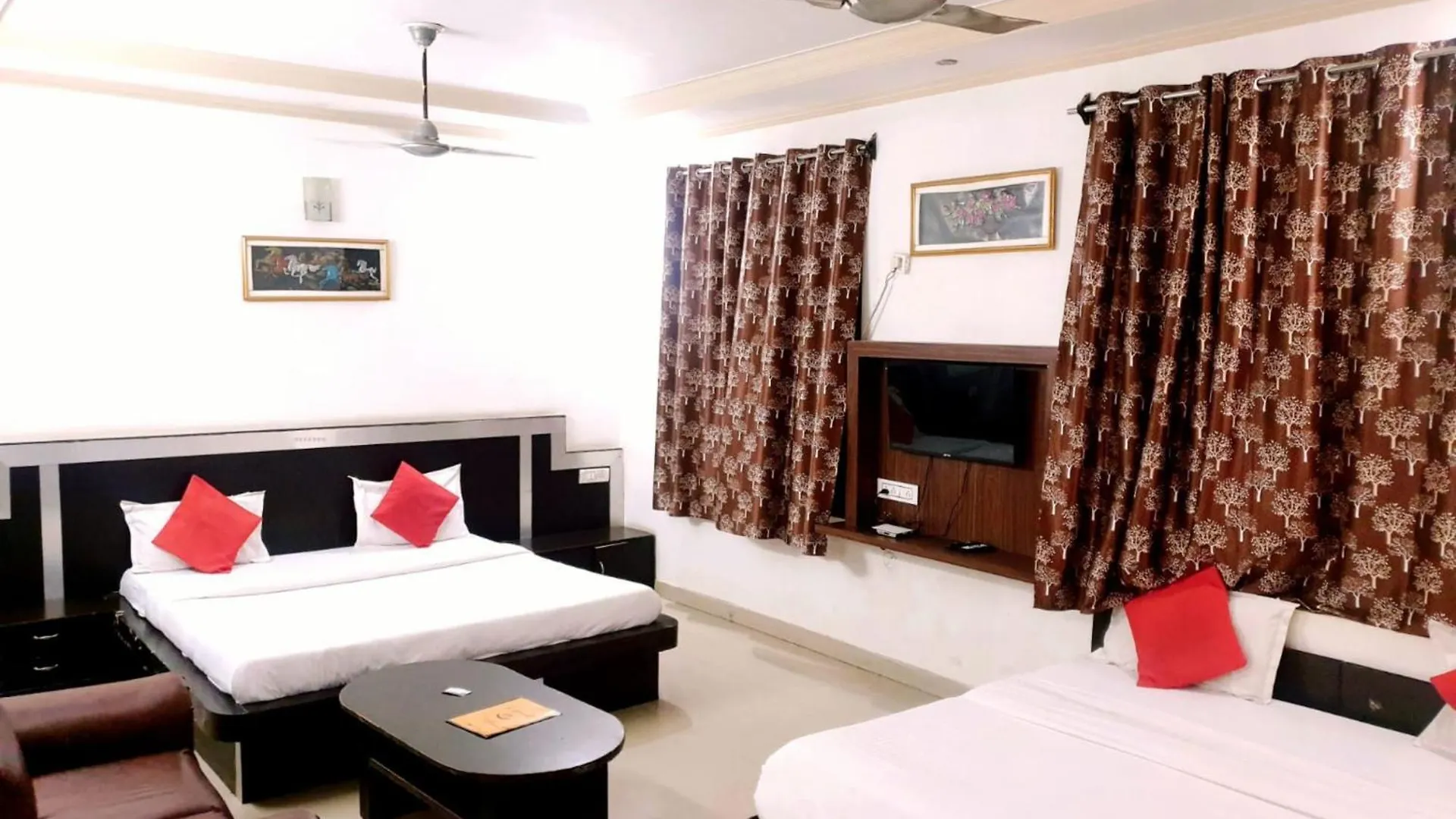 Agra Hotel# Prashant Palace - Near Taj Mahal -Free Wi-Fi And Parking Facilities - A Top Premium Hotel In Agra 4*, Agra (Uttar Pradesh) Indien