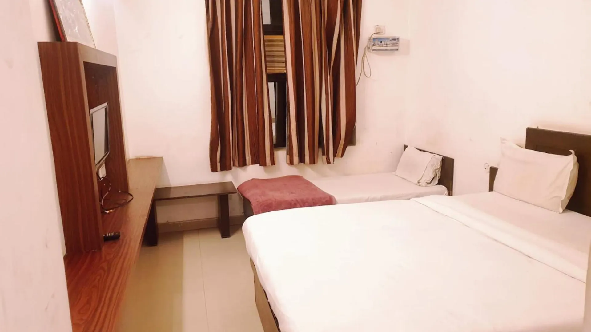 Agra Hotel# Prashant Palace - Near Taj Mahal -Free Wi-Fi And Parking Facilities - A Top Premium Hotel In Agra Indien
