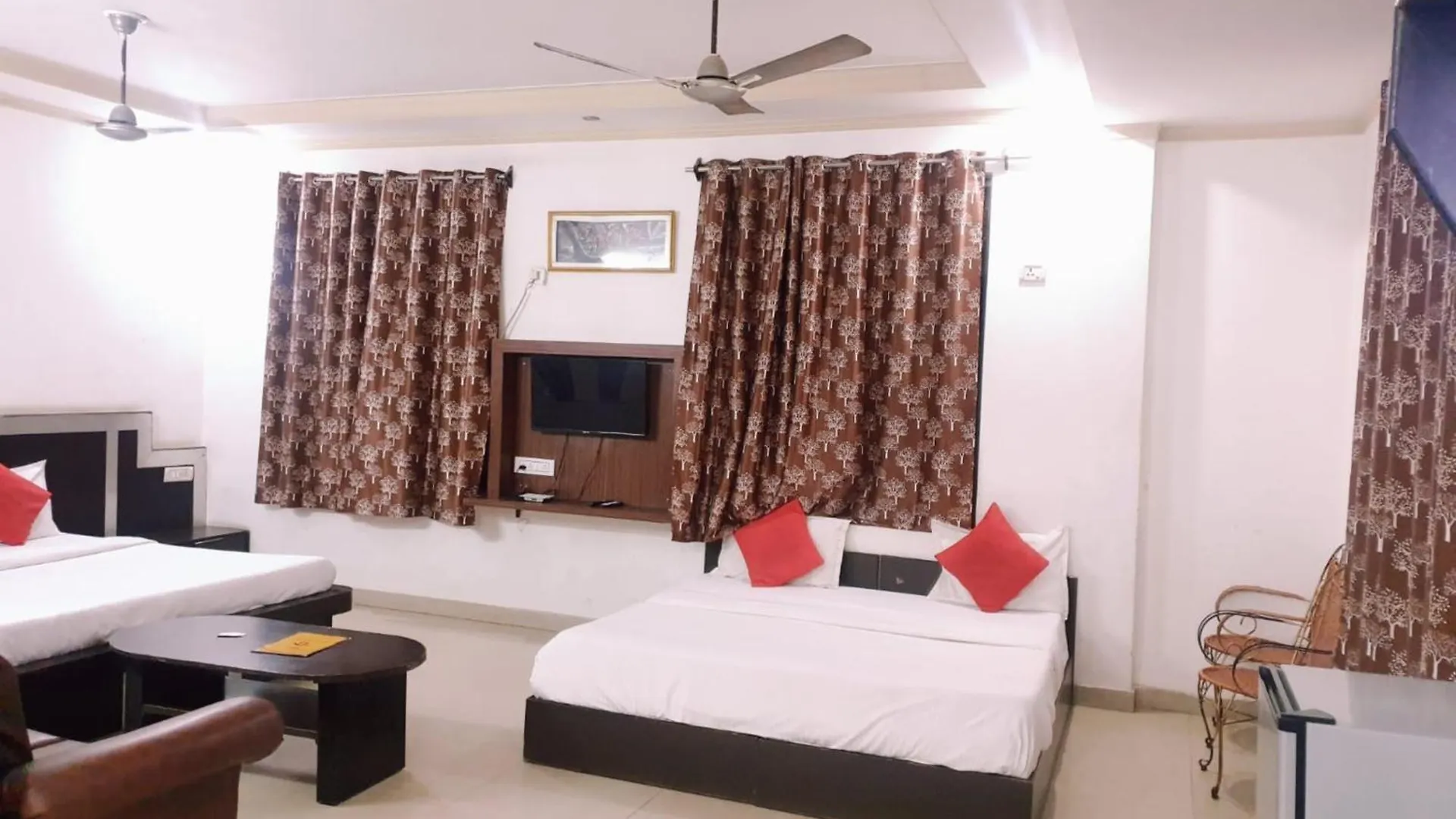Agra Hotel# Prashant Palace - Near Taj Mahal -Free Wi-Fi And Parking Facilities - A Top Premium Hotel In Agra 4*, Agra (Uttar Pradesh) Indien