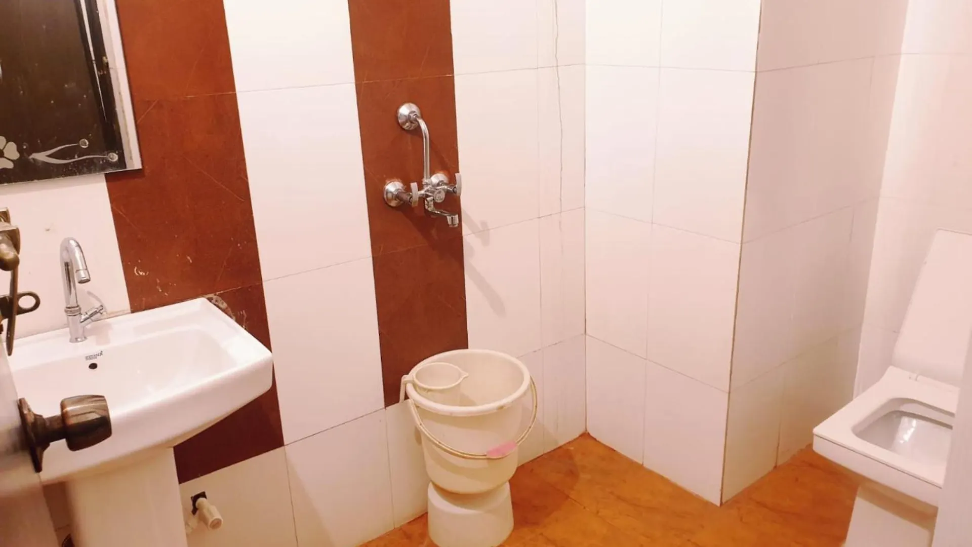 Agra Hotel# Prashant Palace - Near Taj Mahal -Free Wi-Fi And Parking Facilities - A Top Premium Hotel In Agra